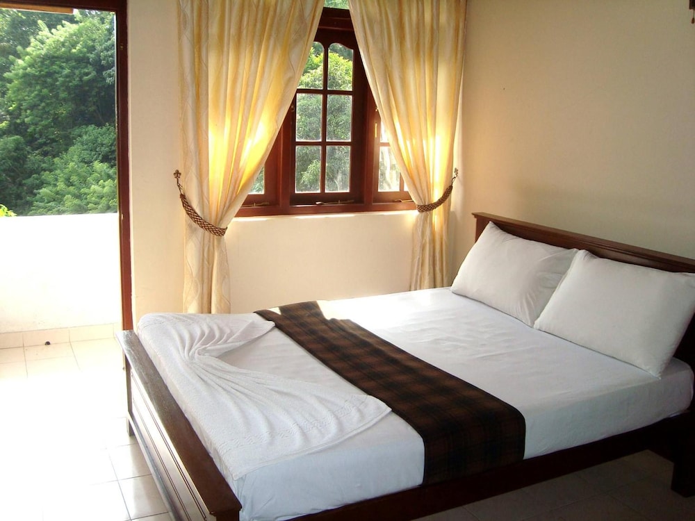 Layathraa Hotel And Restaurant 11/62