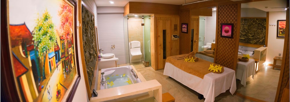 Muong Thanh Hanoi Centre Hotel 30/32
