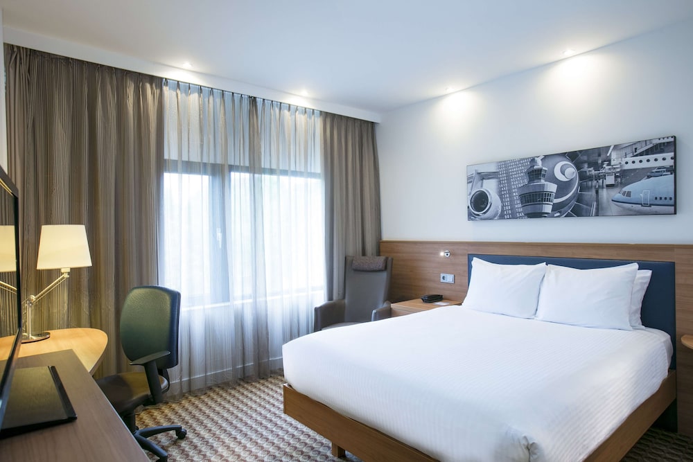 ROOM, QUEEN BED, ACCESSIBLE