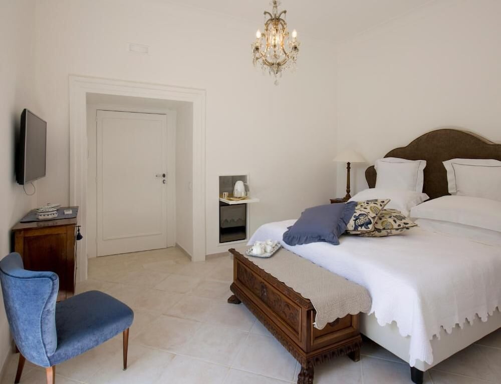 Palazzo Cacace 24/50
