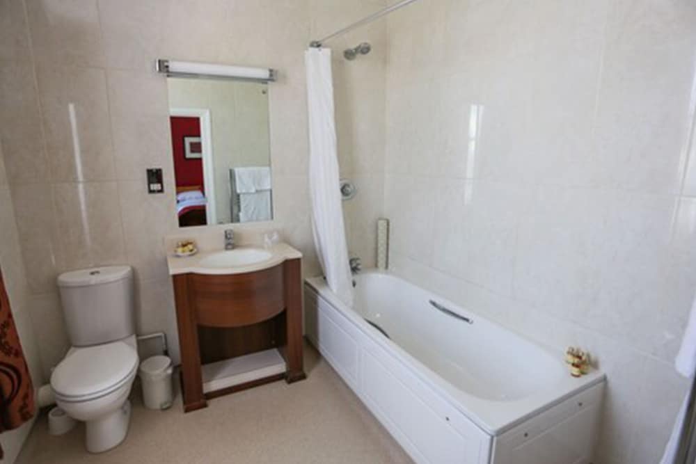 Royal Exeter Hotel 76/78