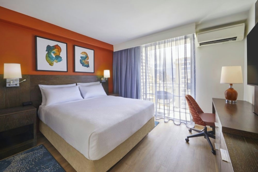 STUDIO, QUEEN BED, BALCONY, ACCESSIBLE