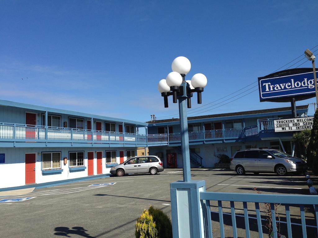 Redwood Inn 27/28