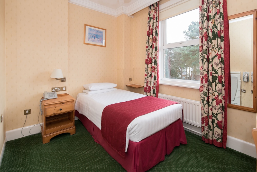 Elstead Hotel 15/50