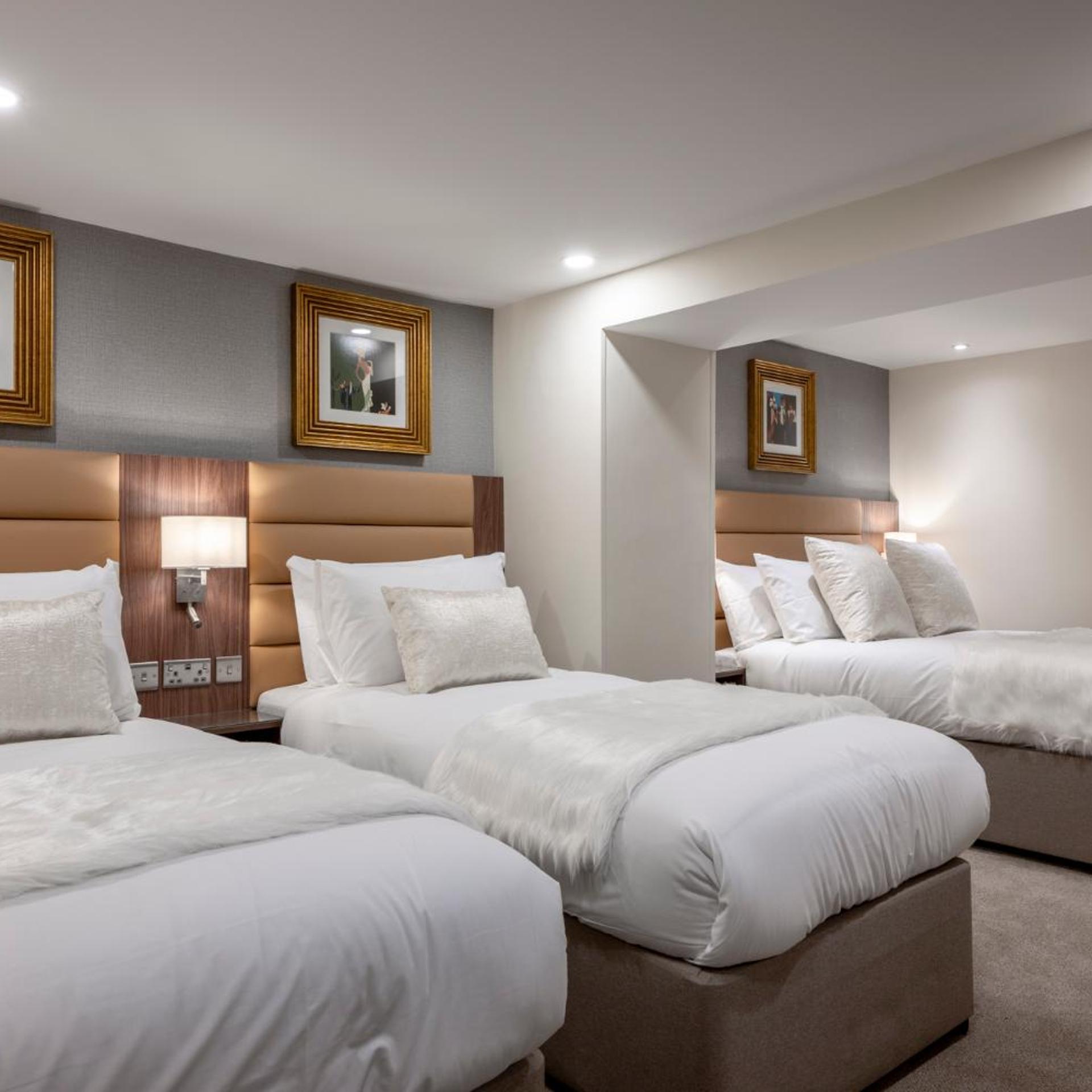 ROOM, QUADRUPLE
