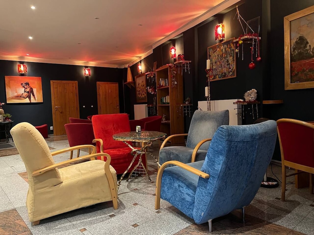 Gallery Hotel Sis 26/36