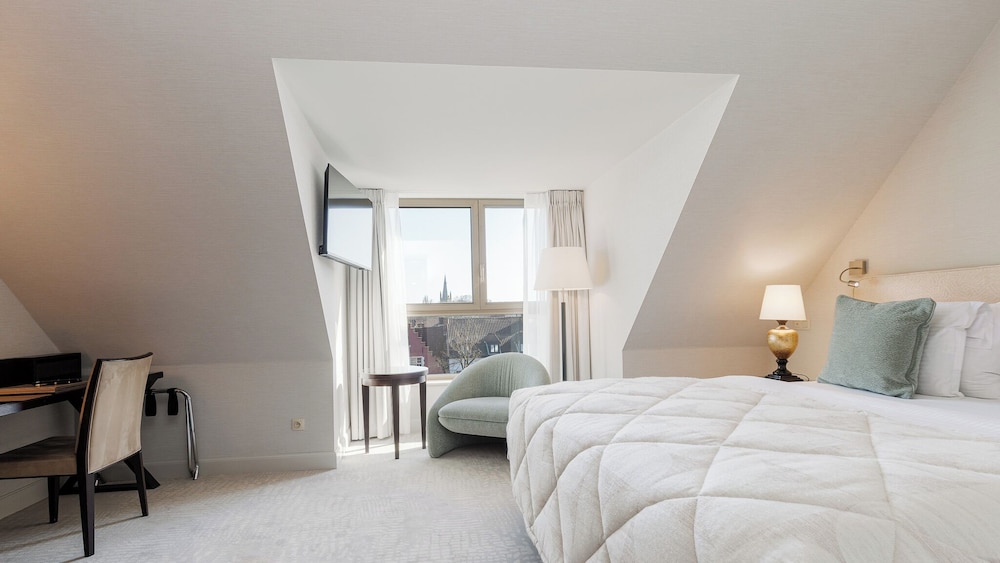 Superior Canal View Room.