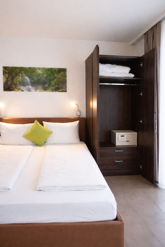 Bayers Boardinghouse & Hotel 21/50