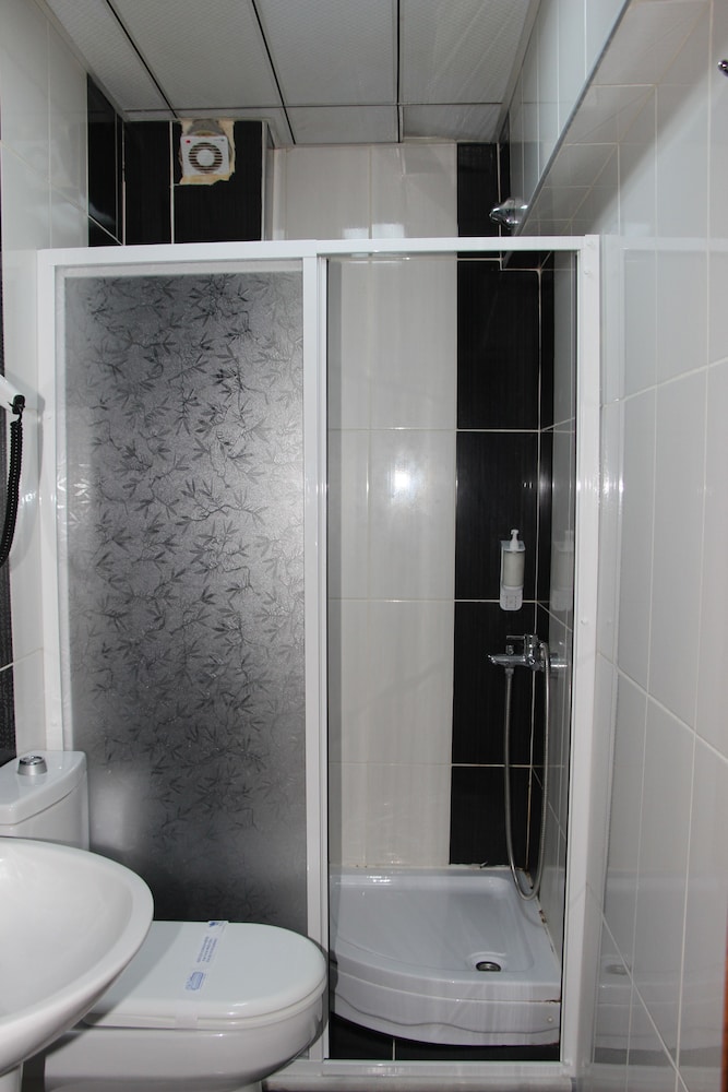 Grand Ece Otel 32/34