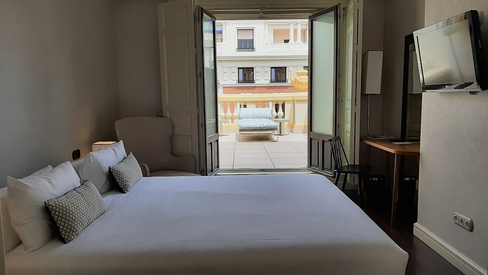 PREMIUM, TERRACE