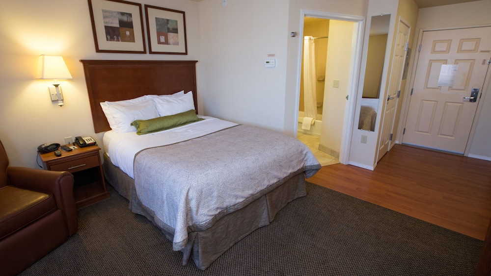 Candlewood Suites Joplin 9/35
