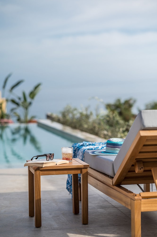 Grace Villas Collection Adult Only 18 + 130/149