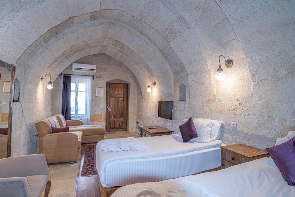 Elegance Cave Suites 21/47