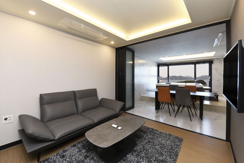 Utop Marina Hotel and Resort 30/50