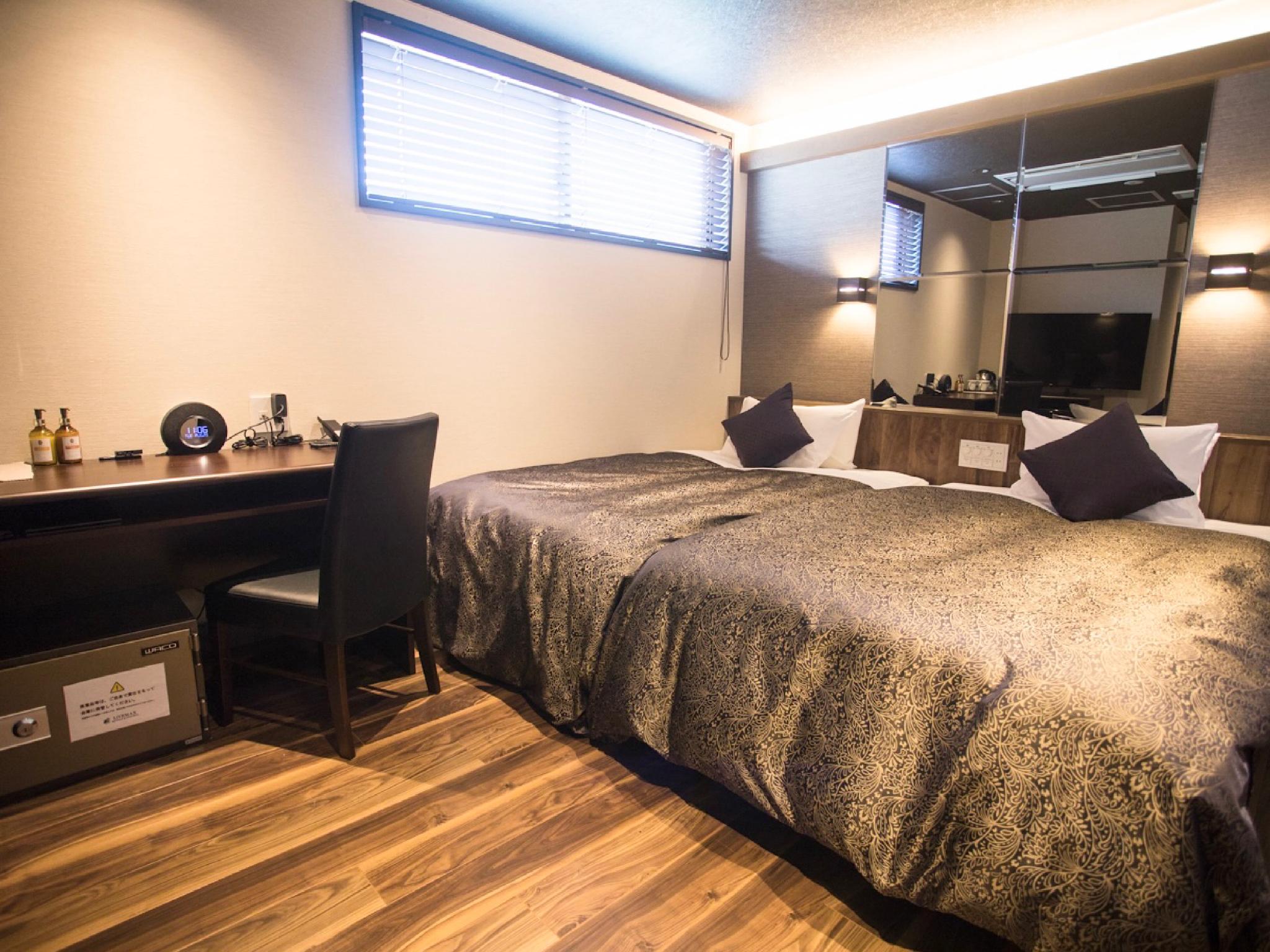 Semi Room, Western, Modern, 2 Semi Double Beds, Smoking