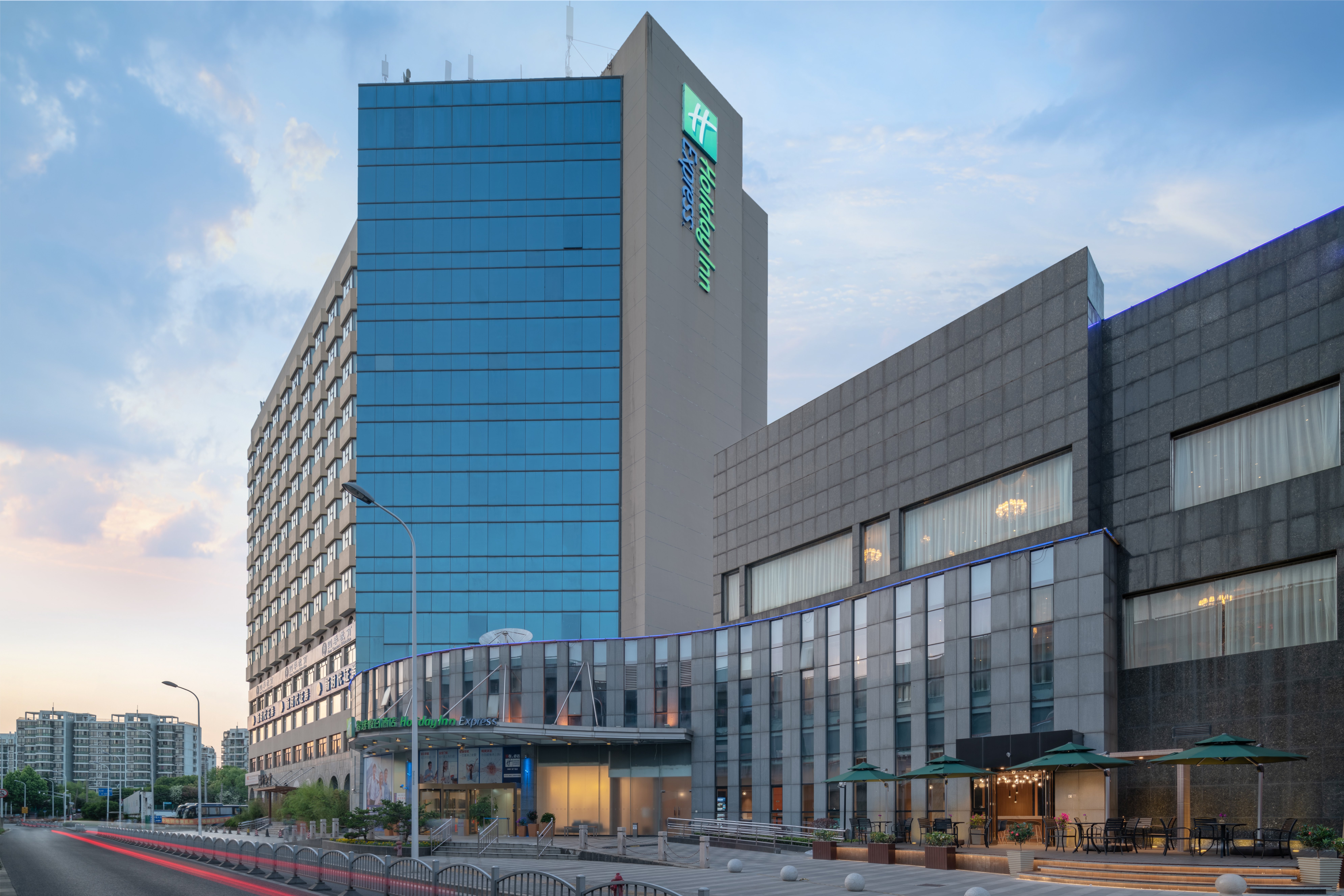 HOLIDAY INN EXPRESS SHANGHAI JINQIAO CENTRAL 16/21