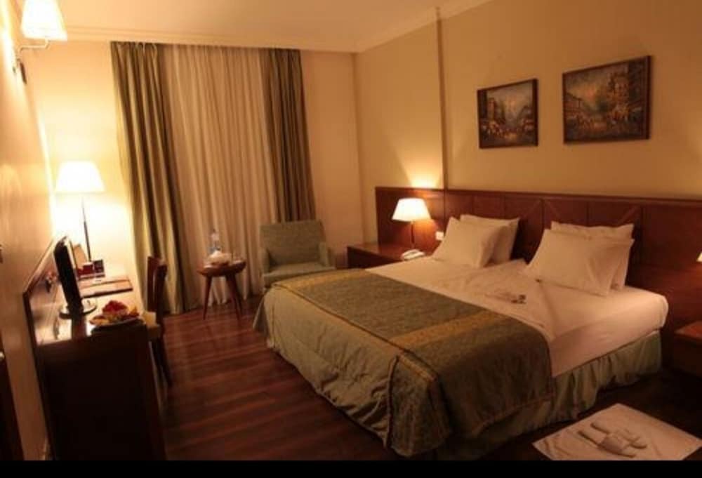 Standard, Twin Beds