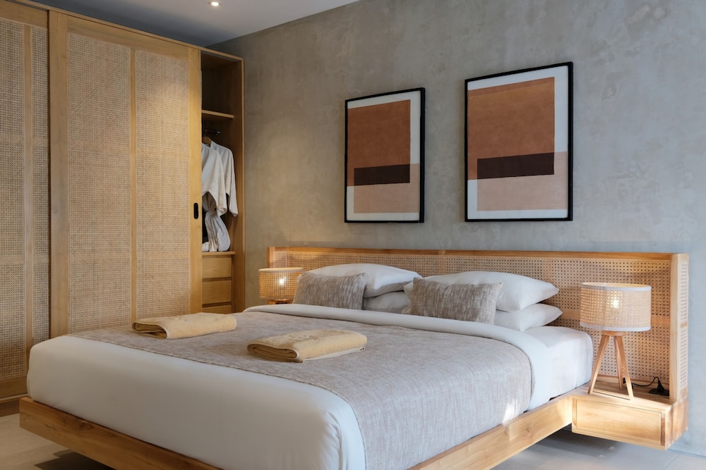 3 Bedrooms, Royal, Villa, Twin Beds, 2 King Beds, Beach Front