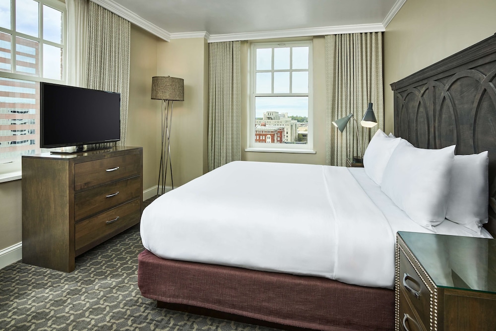 Room at Redmont Hotel Birmingham, Curio Collection by Hilton, BIRMINGHAM - AL