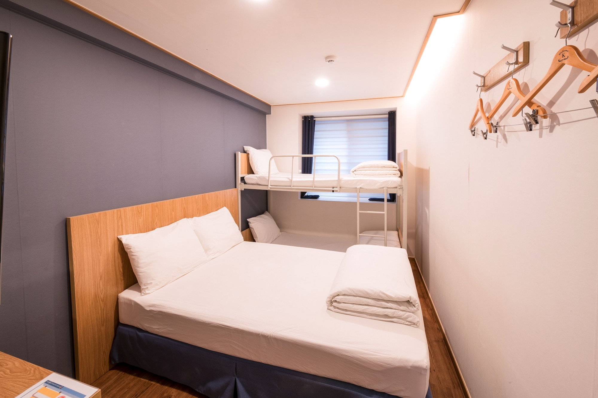 ROOM, QUADRUPLE