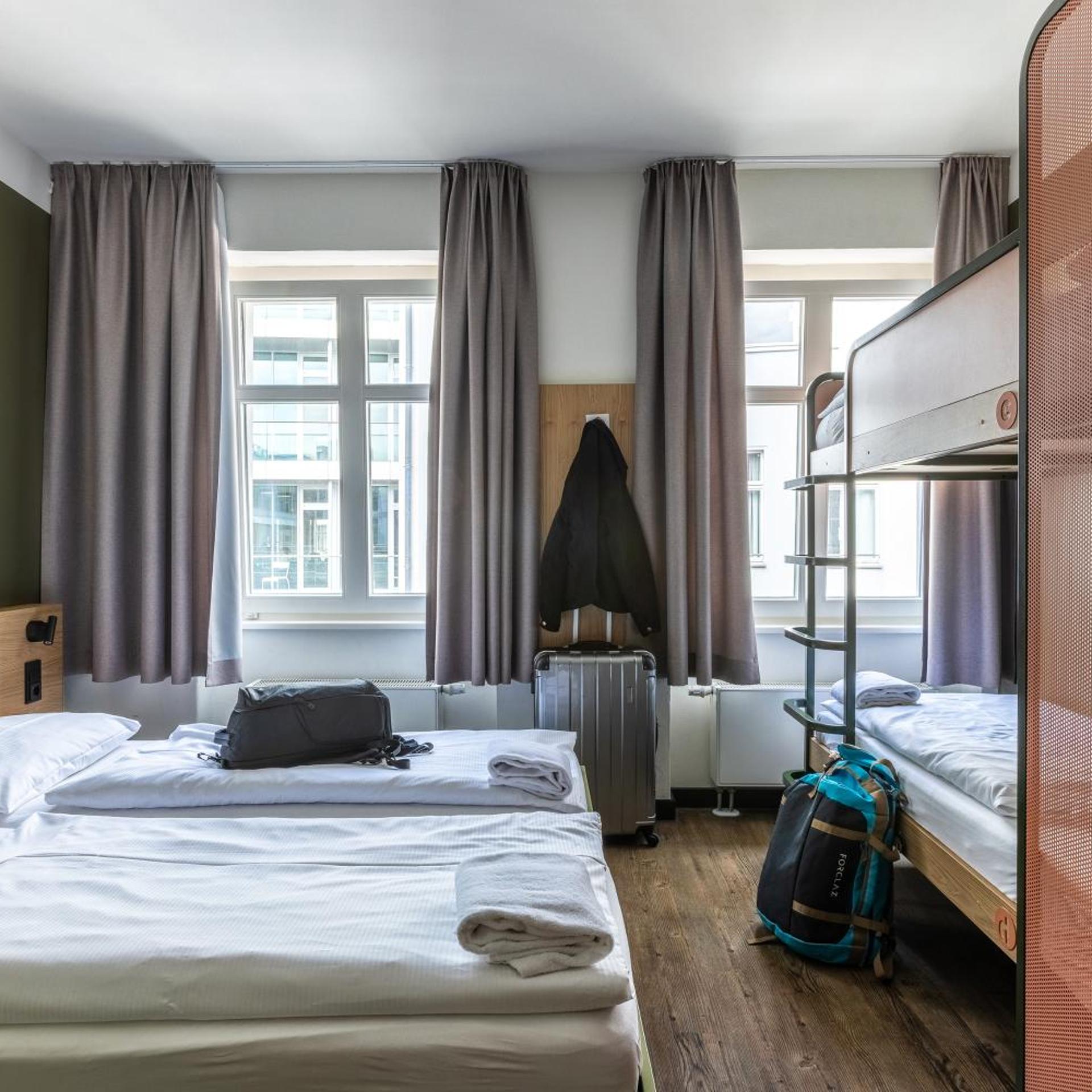 Meininger Hotel Berlin Mitte Humboldthaus Hostel 12/50