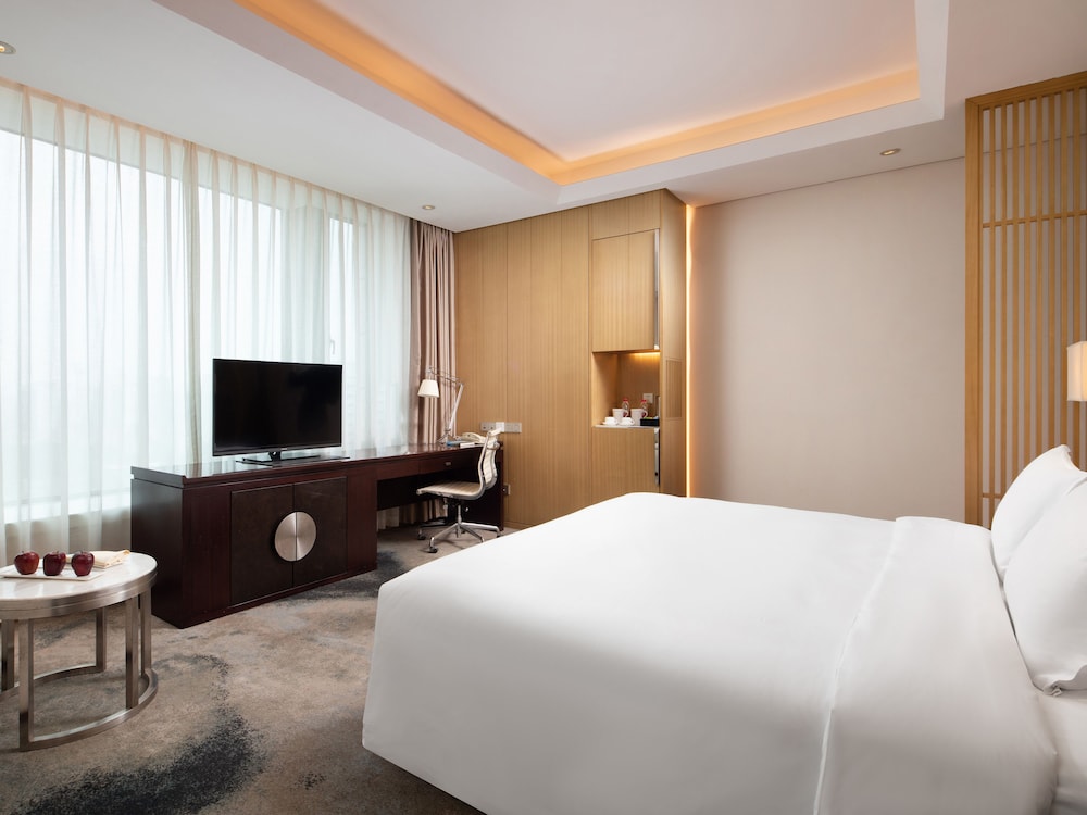 Deluxe, King Bed