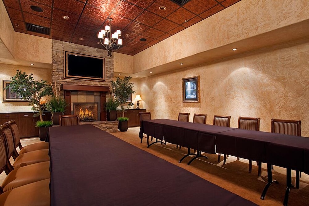 Maverick Hotel And Casino By Red Lion Hotels 42/66