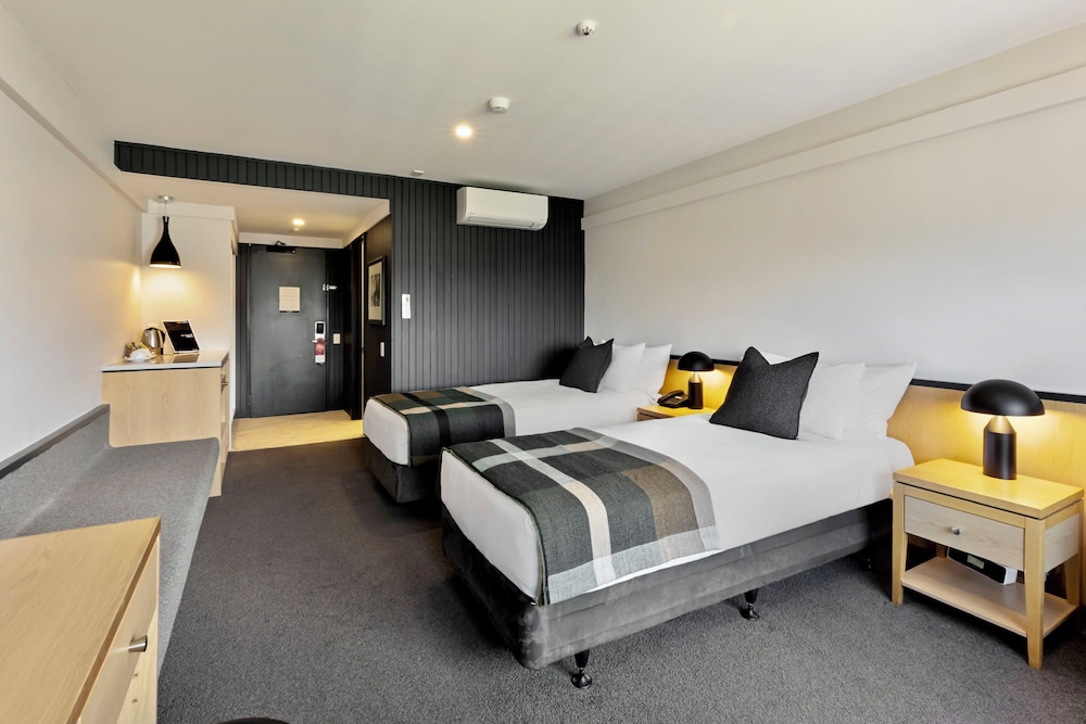 SUPERIOR, DOUBLE OR TWIN BED, LAKE VIEW