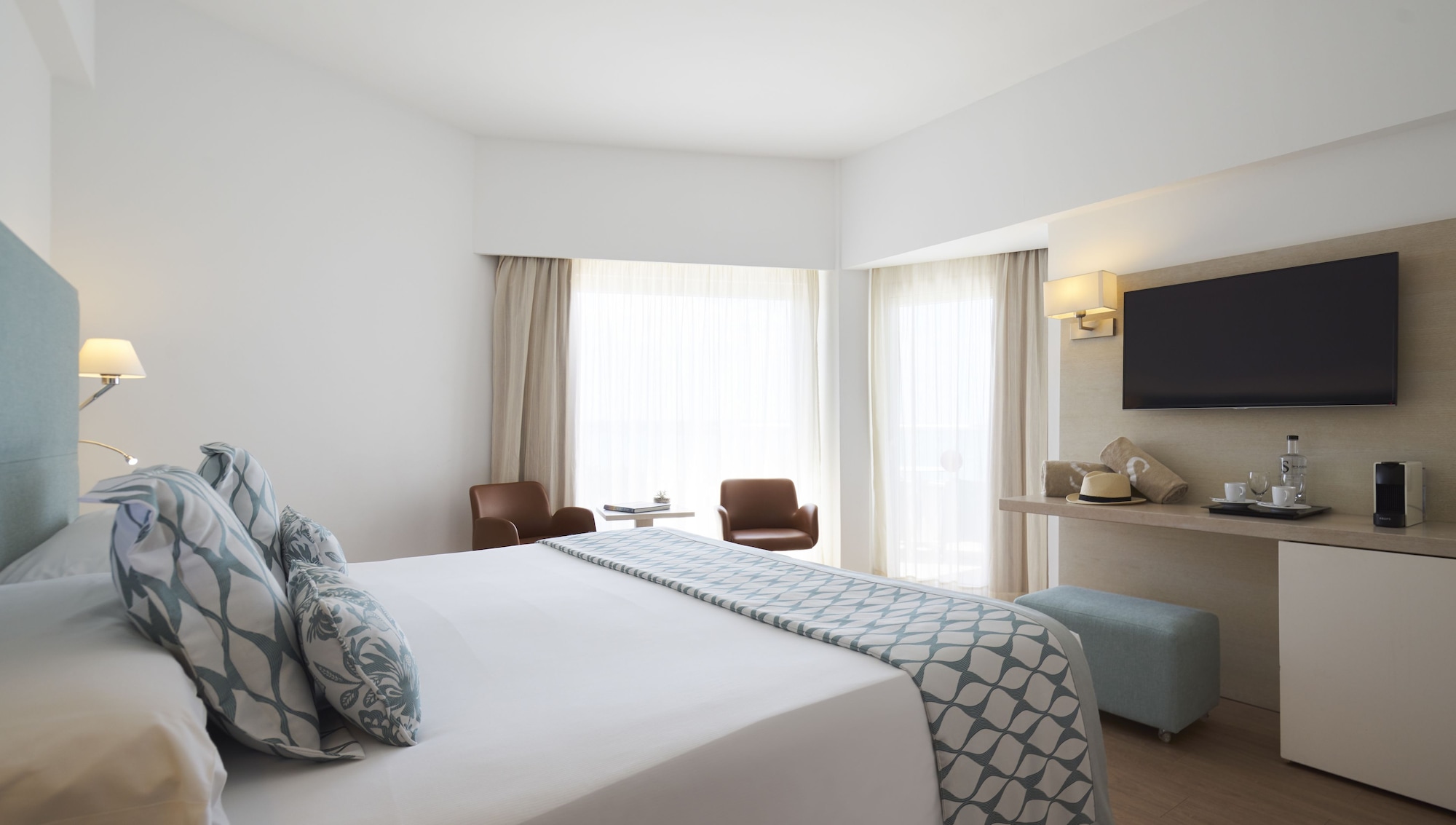 ROOM, DOUBLE BED, PARTIAL SEA VIEW