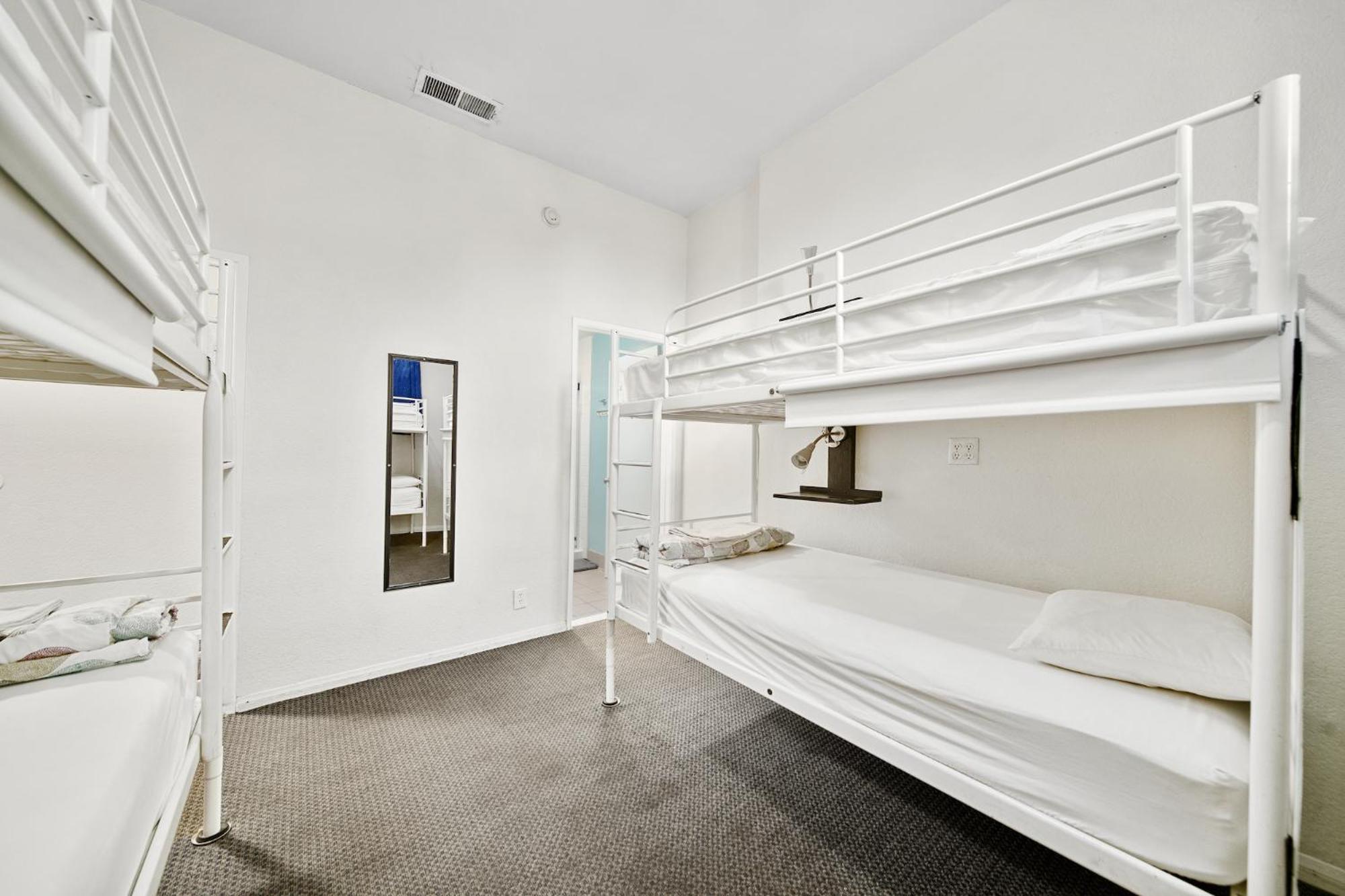 Female Dorm, 4 People, Private Bathroom