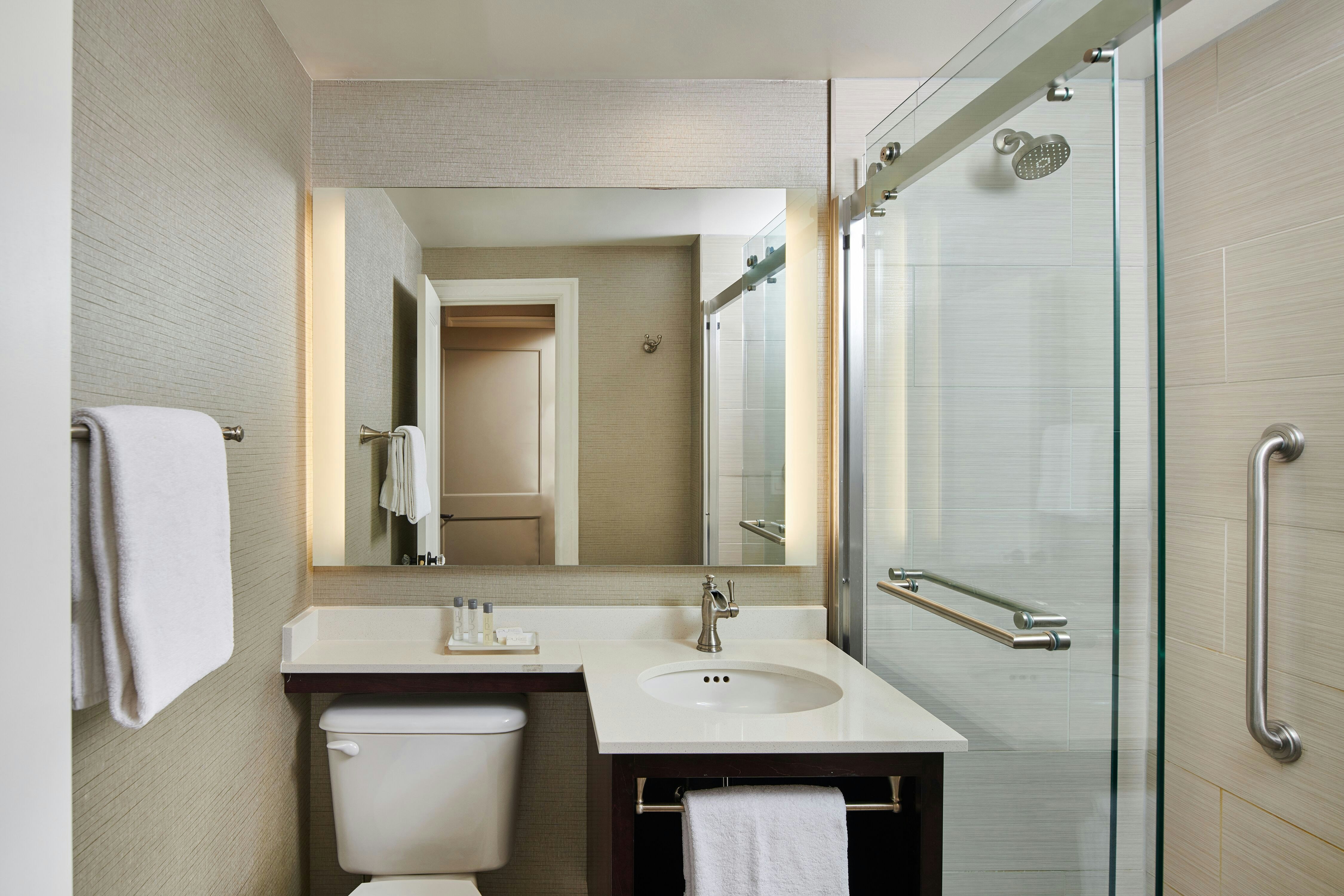 جناح بسرير كينج مع أريكة، Hotel Alex Johnson Rapid City Curio Collection By Hilton 5/6