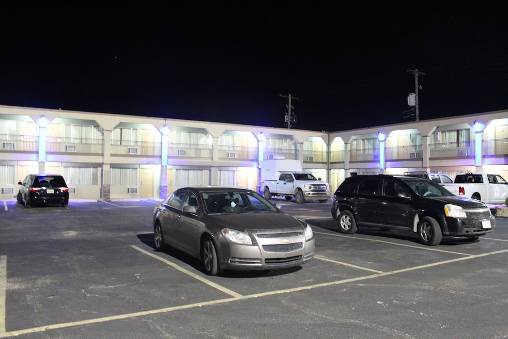 Hutchinson Inn 46/58