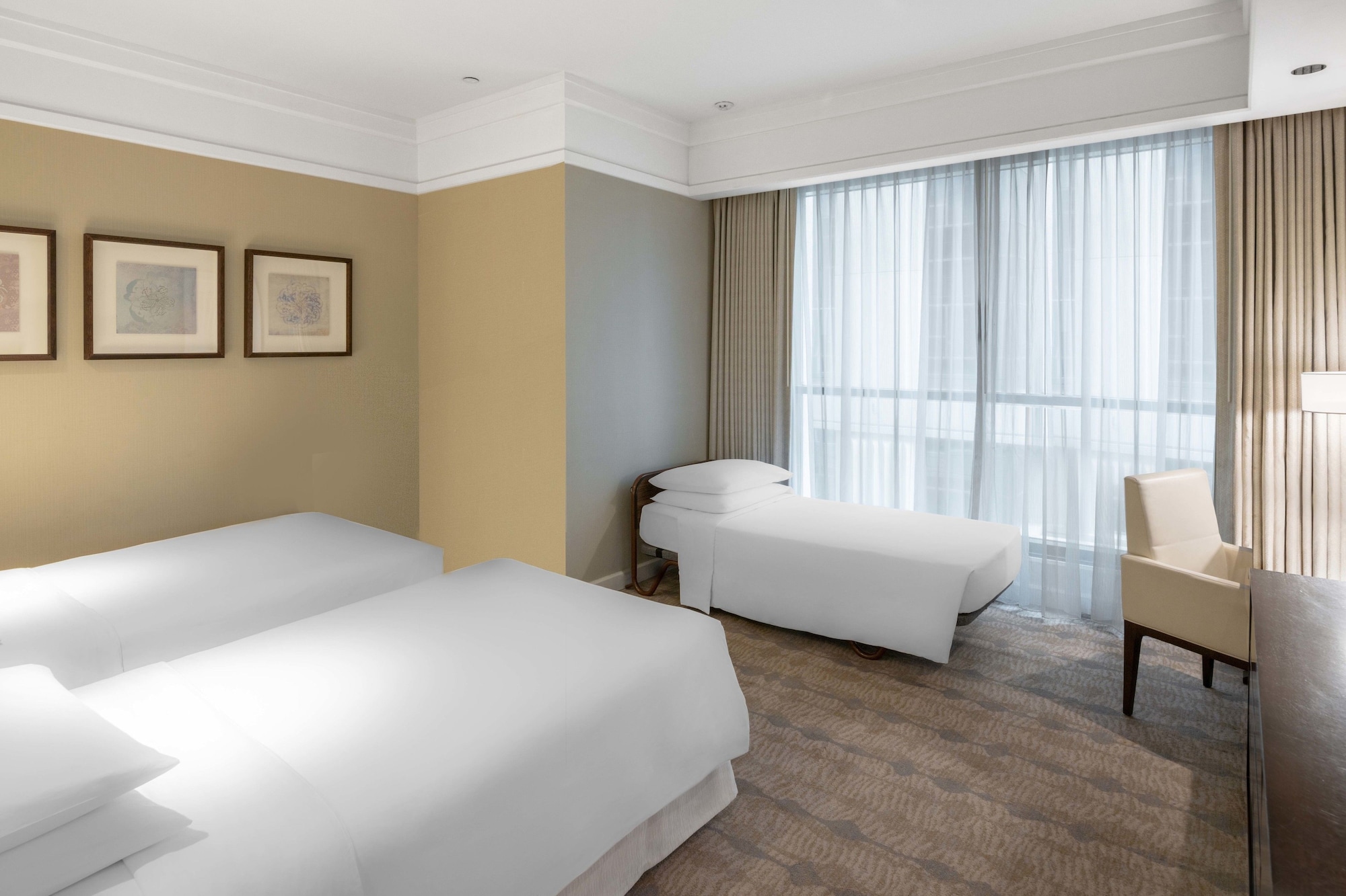 ROOM, KING BED