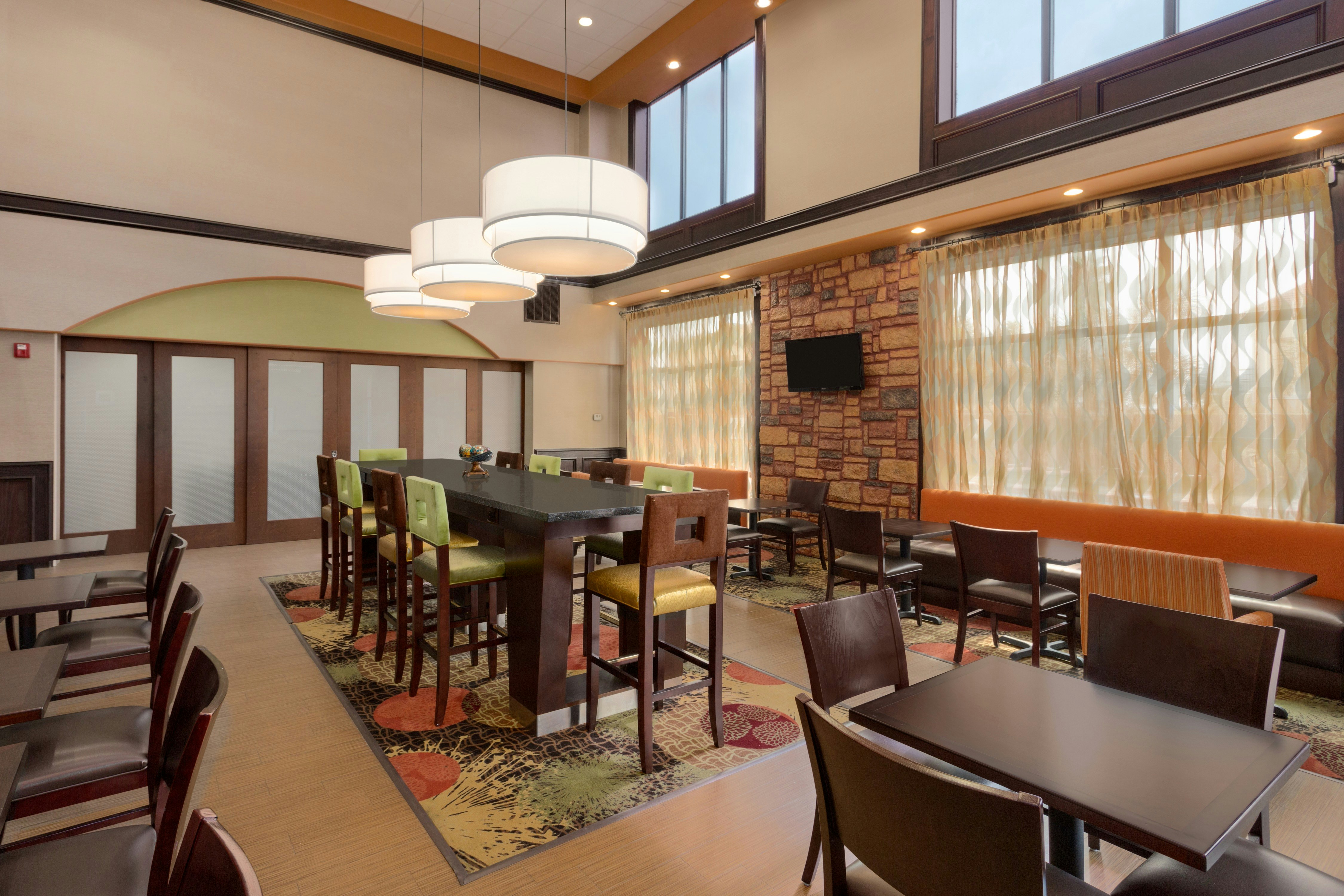 Hampton Inn & Suites Pharr, TX 34/52