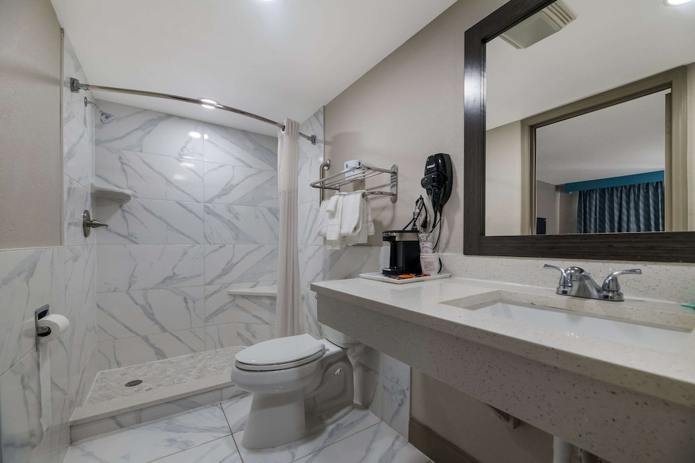 غرفة بسريرين مزدوجين لذوي الإعاقة، Quality Inn & Suites Altamonte Springs Orlando-North 4/6