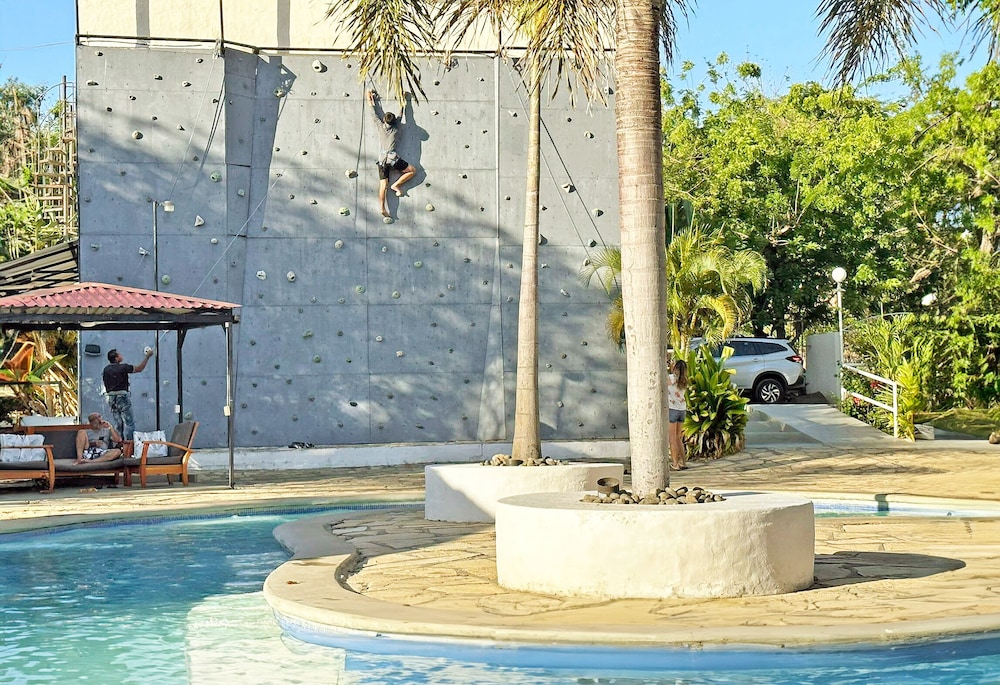 Surf Ranch Hotel & Resort 36/68
