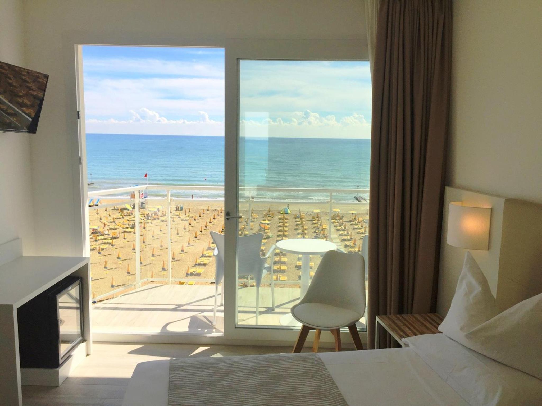 Hotel Nizza Fronte Mare 25/49