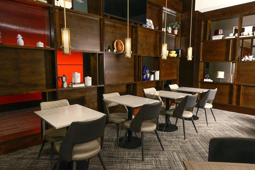 Hyatt Place Pena Station/Denver Airport 45/57
