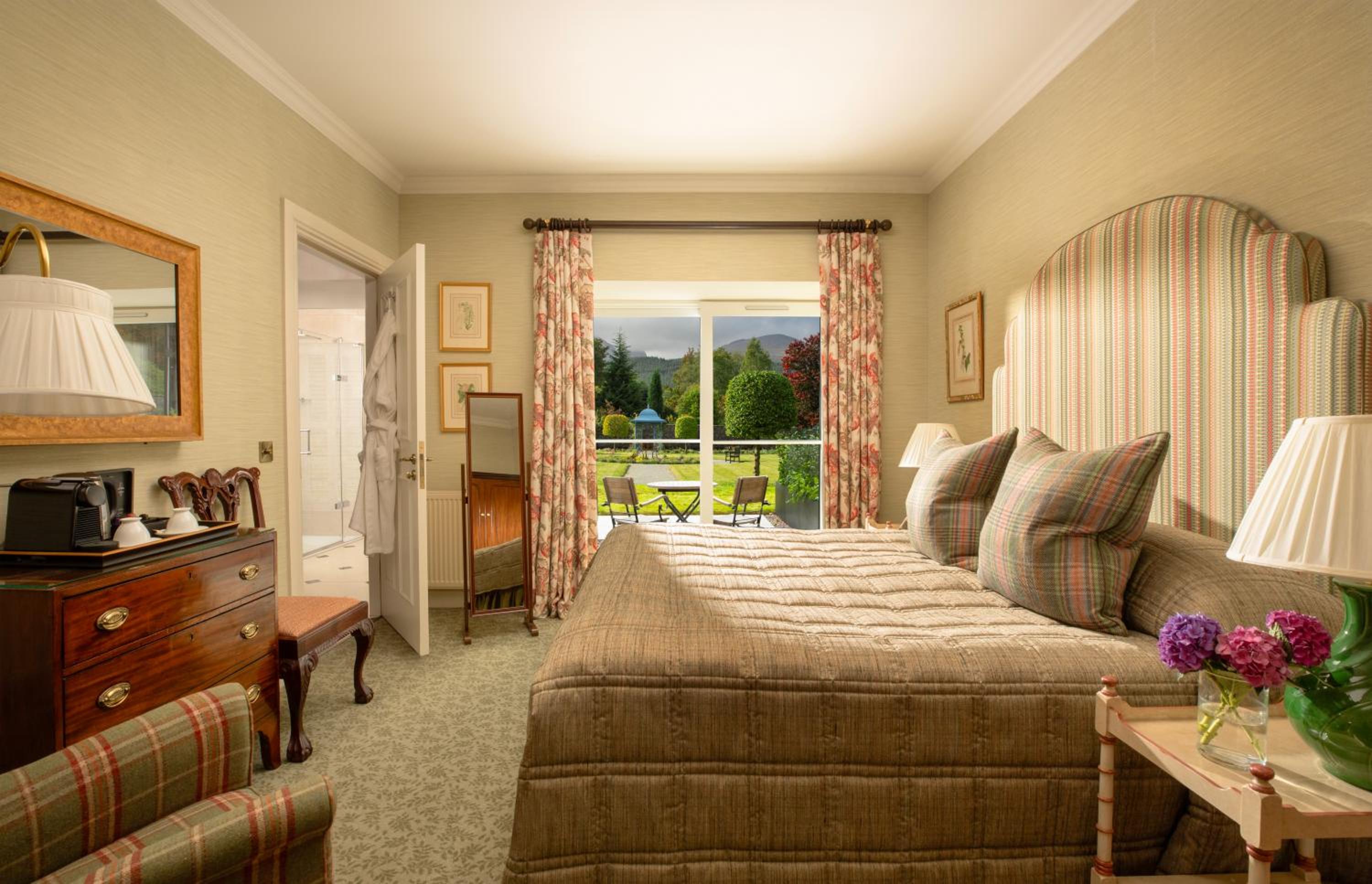 Murphy Bed, Garden, King Bed, Small
