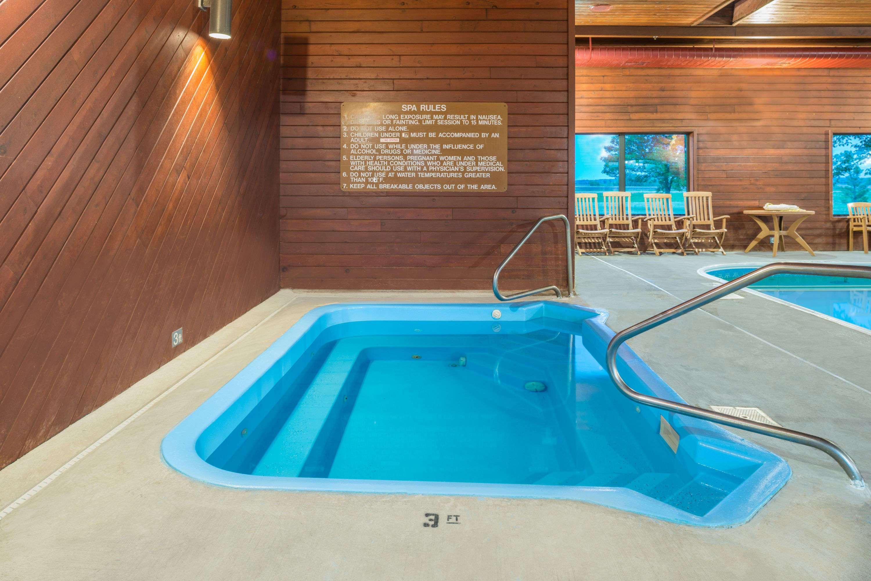 Days Inn By Wyndham Pontoon Beach 10/17