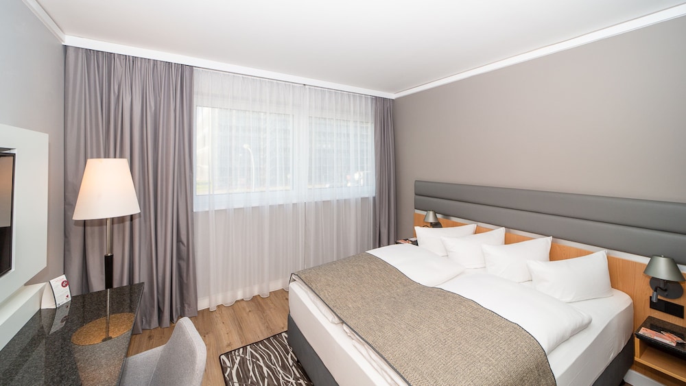 Holiday Inn Berlin Airport Conference Centre Formerly Holiday Inn Berlin International Airport 14/75