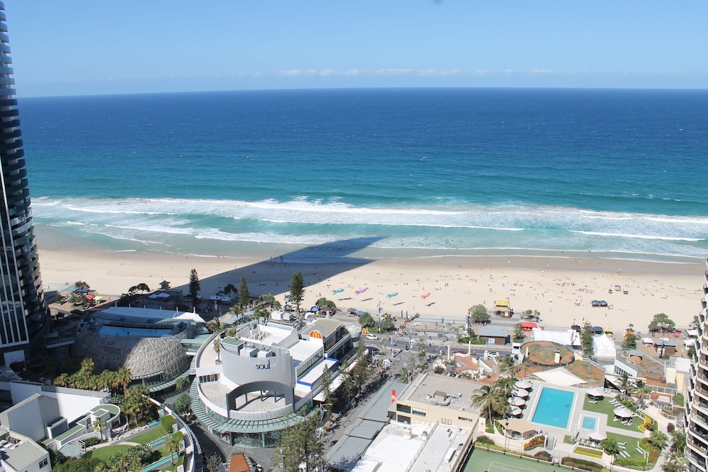 NOVOTEL SURFERS PARADISE 60/64