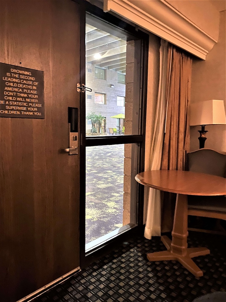 Best Western Plus Kelly Inn 13/27
