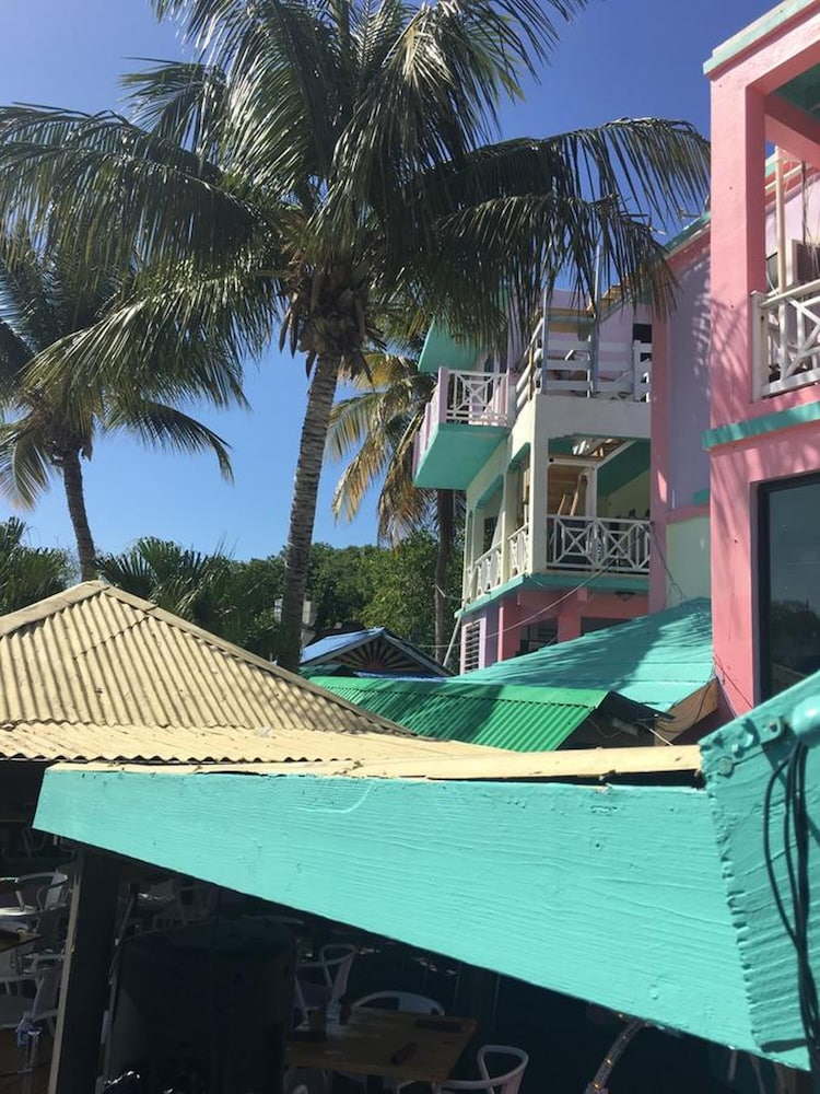 Mamacita's Guest House 23/26