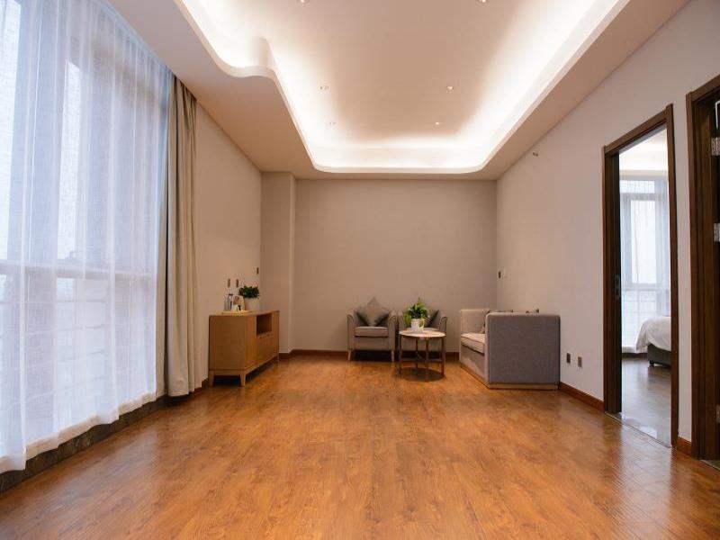 GreenTree Eastern Rizhao High Speed Railway Station Hotel 17/18