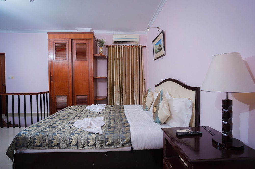 Silver Mounts Hotel 25/69