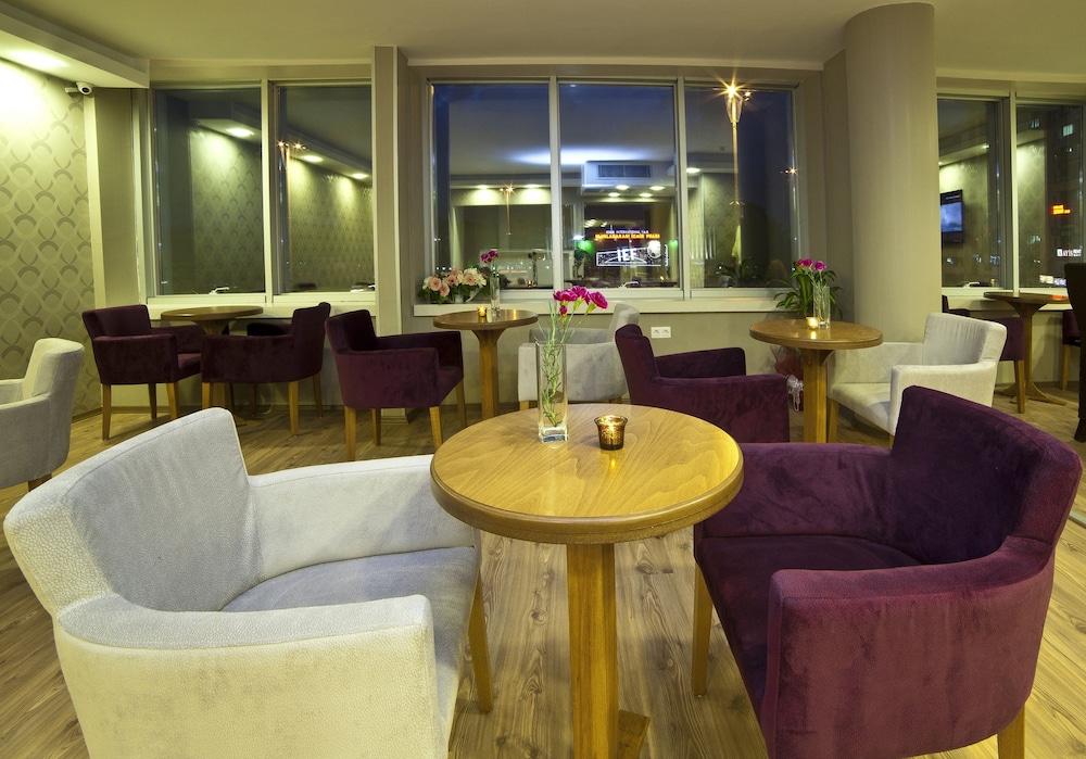 Walk In Hotel 32/44