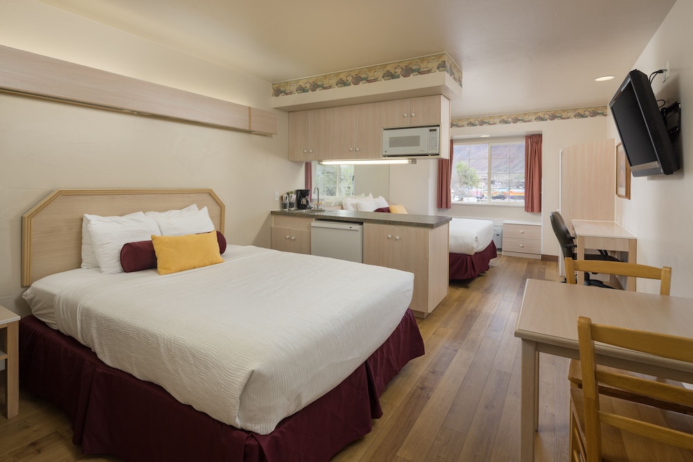 RIVER CANYON LODGE 20/57
