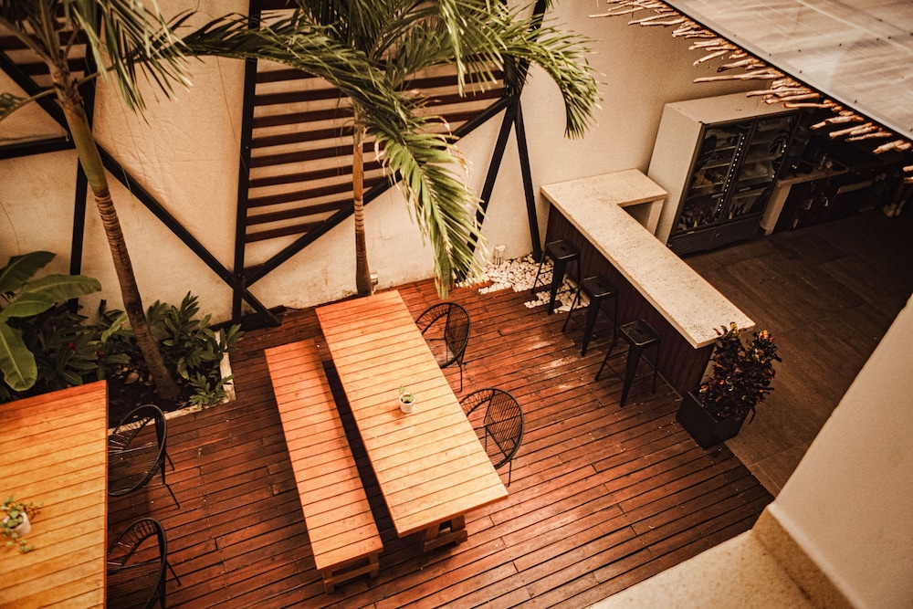 Nomads Hotel Hostel And Bar 27/55