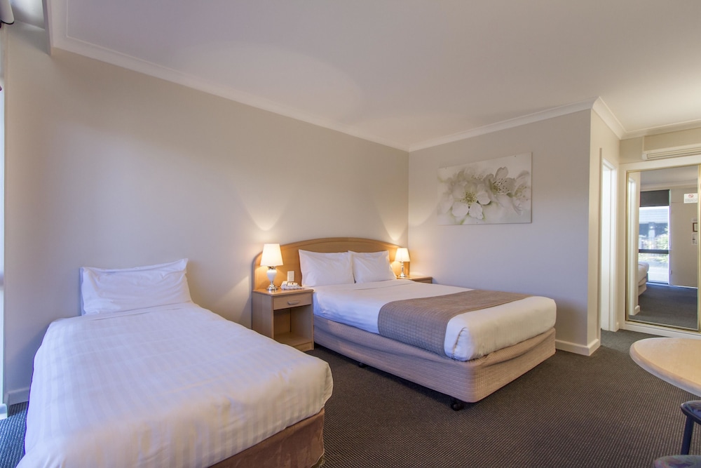 ECONOMY, TWIN BEDS